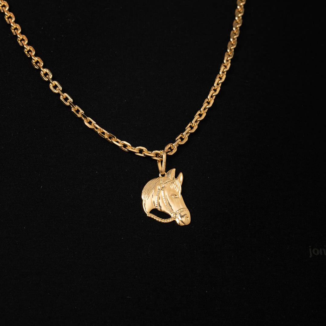 PINGENTE CABEÇA DE CAVALO CHAPA LISA-  BANHADO A OURO 18K