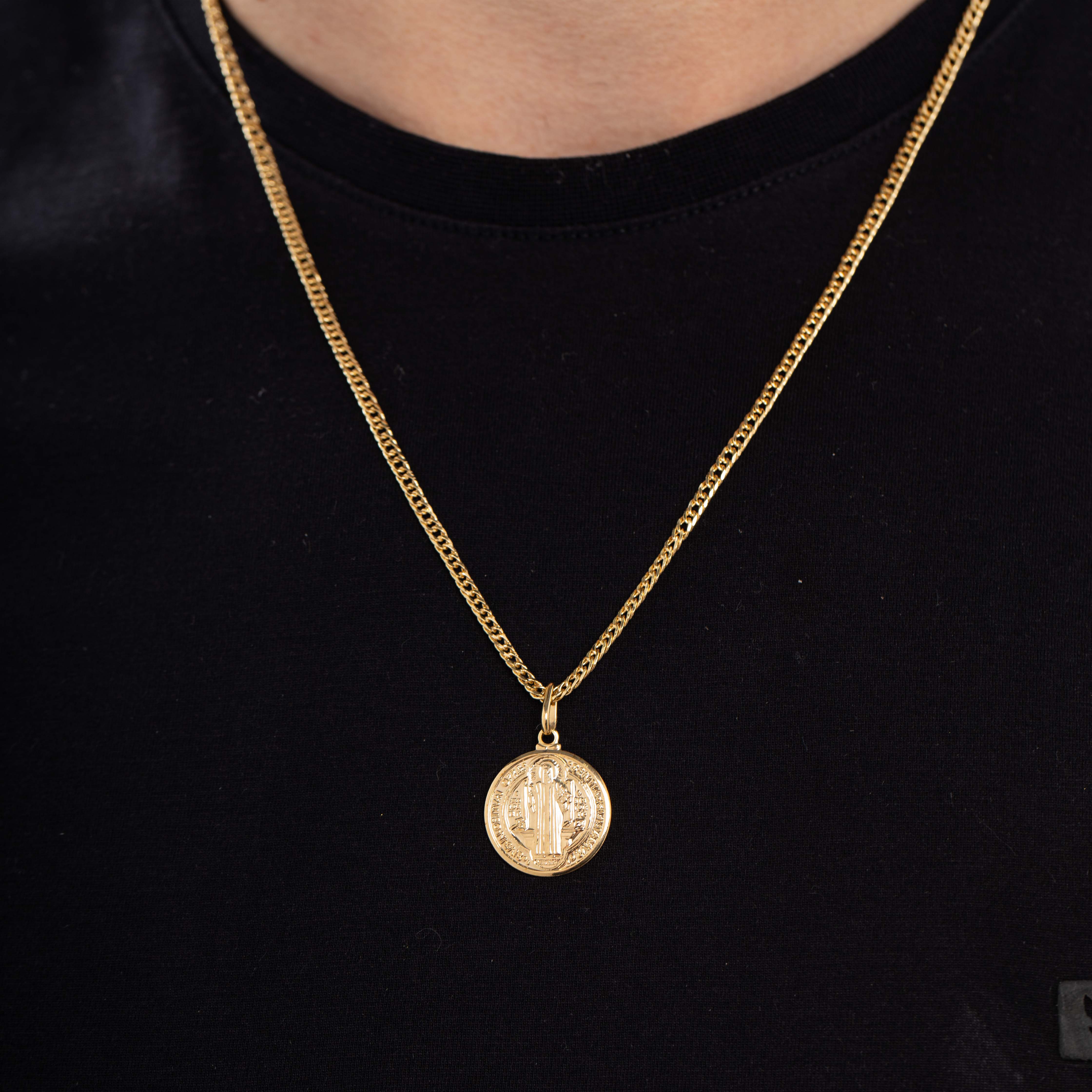 PINGENTE MEDALHA DE SÃO BENTO MÉDIA- BANHADO A OURO 18K