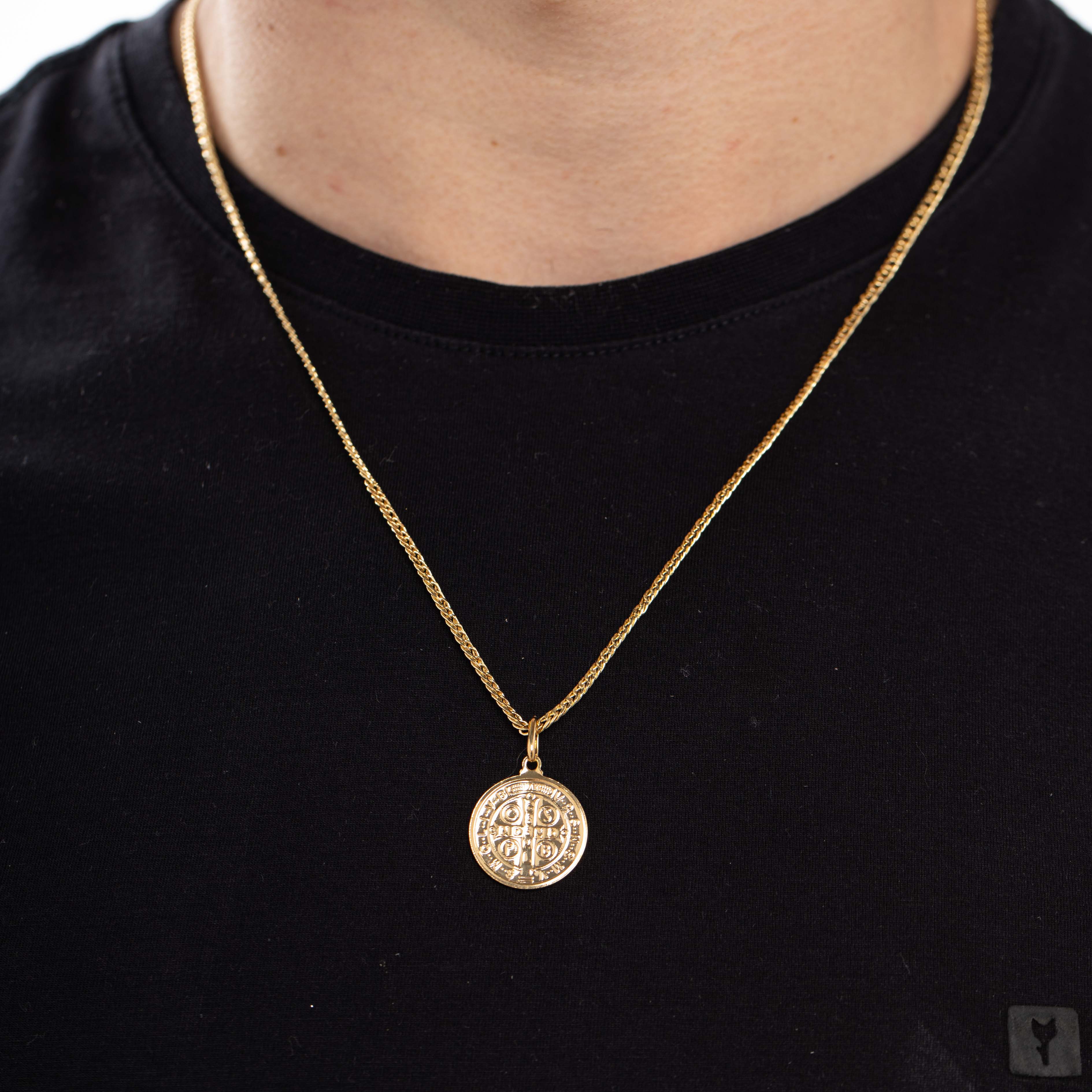 PINGENTE MEDALHA DE SÃO BENTO MÉDIA- BANHADO A OURO 18K