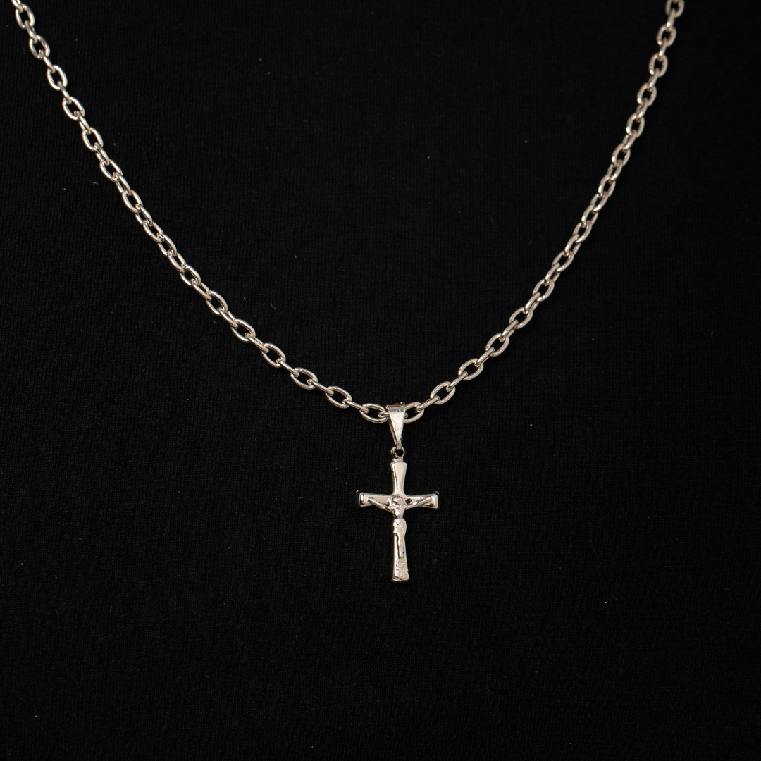 PINGENTE CRUCIFIXO COM ROSTO JESUS CRISTO- BANHADO A RÓDIO BRANCO