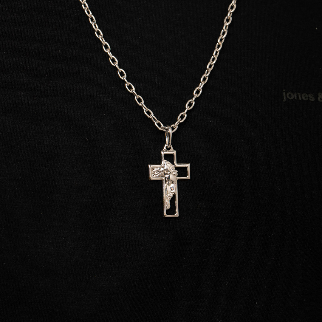 PINGENTE CRUCIFIXO MÉDIO COM  JESUS CRISTO CRUCIFICADO - BANHADO A RÓDIO BRANCO