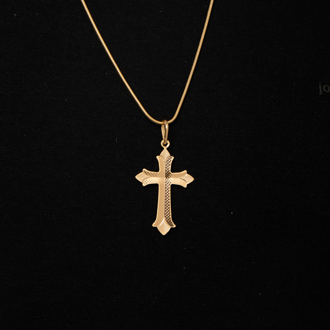 PINGENTE CRUCIFIXO GRANDE TRABALHADO - BANHADO A OURO 18K