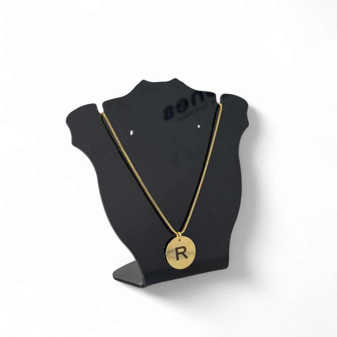 CORRENTE VENEZIANA COM PINGENTE MEDALHA GRAVAÇÃO A LASER E INICIAL R - BANHADO A OURO 18K