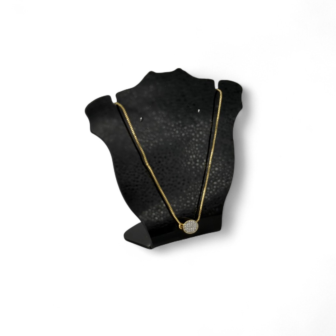 CORRENTE VENEZIANA COM PINGENTE OVAL CRAVEJADA EM MICRO ZIRCONIA CRISTAL E EXTENSOR - BANHADO A OURO 18K