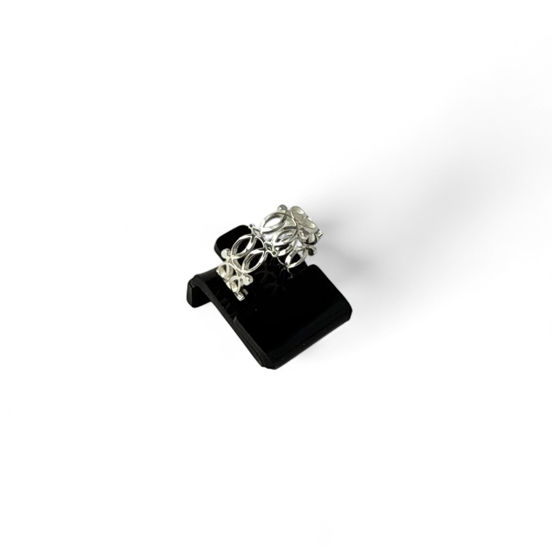 ANEL REGULÀVEL COM TRIÂNGULOS VAZADOS INVERTIDO LISO- BANHADO A PRATA 925