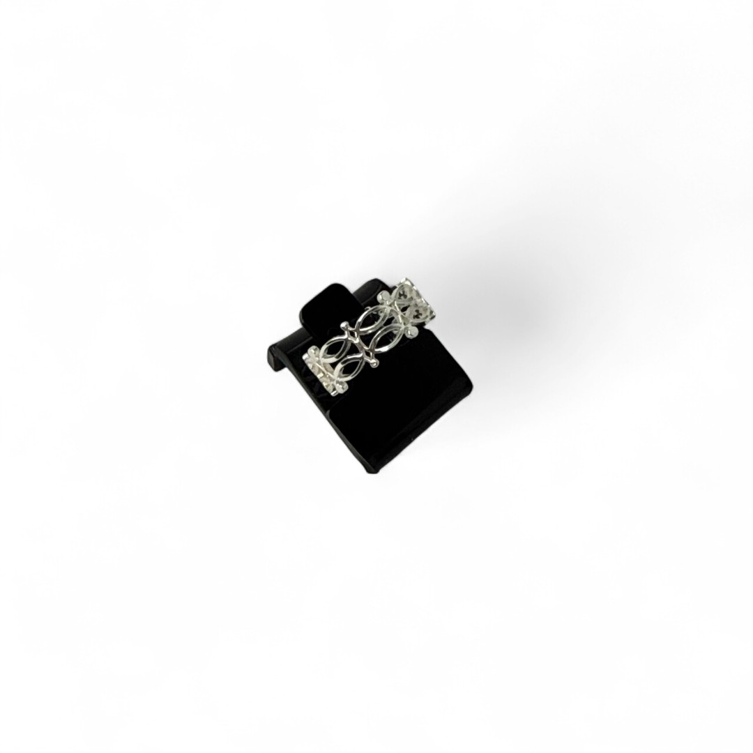 ANEL REGULÀVEL COM TRIÂNGULOS VAZADOS INVERTIDO LISO- BANHADO A PRATA 925