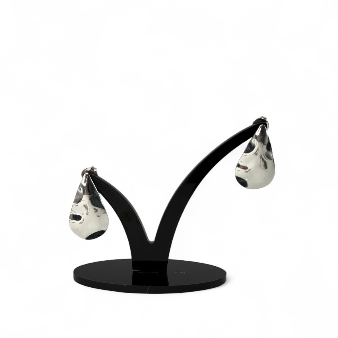 BRINCO ORGANICO GOTA GRANDE LISA - BANHADO A PRATA 925
