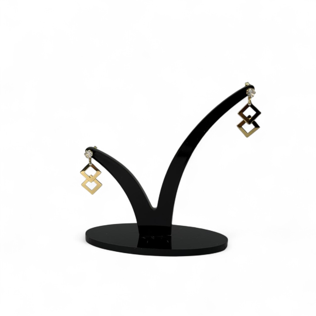 BRINCO COM PENDURICALHO FORMA GEOMETRICA QUADRADO DUPLO COM PONTO DE LUZ CRISTAL  - BANHADO A OURO 18K