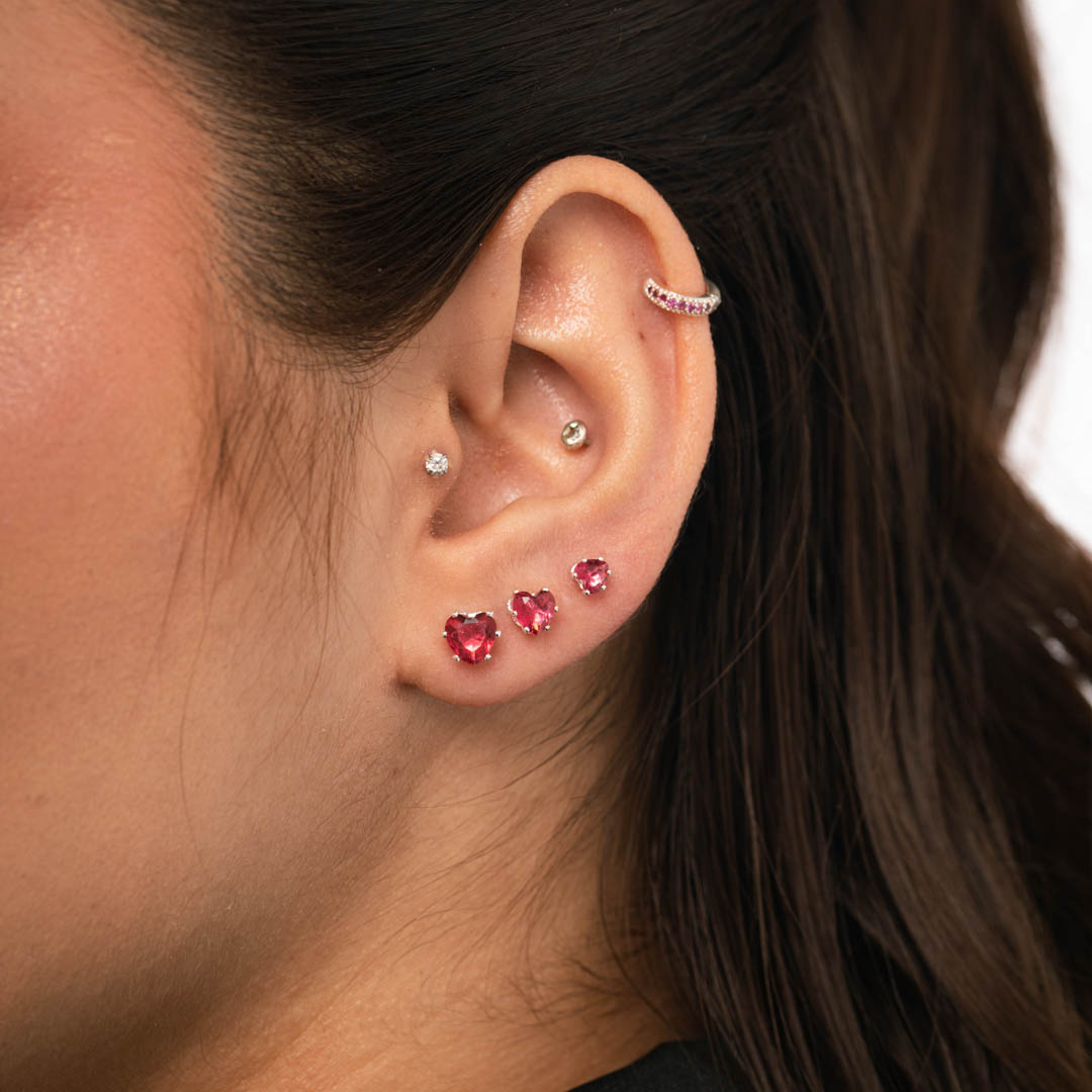 BRINCO PONTO DE LUZ CORAÇÃO PEQUENO COM 6 GARRAS PINK- BANHADO A PRATA 925