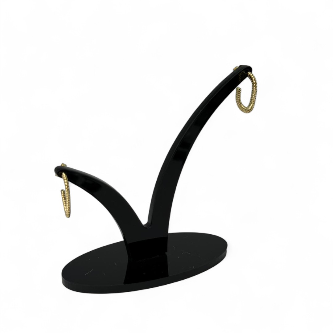 BRINCO ARGOLA PEQUENA  QUADRADO CUMPRIDO DETALHADA  - BANHADO A OURO 18K