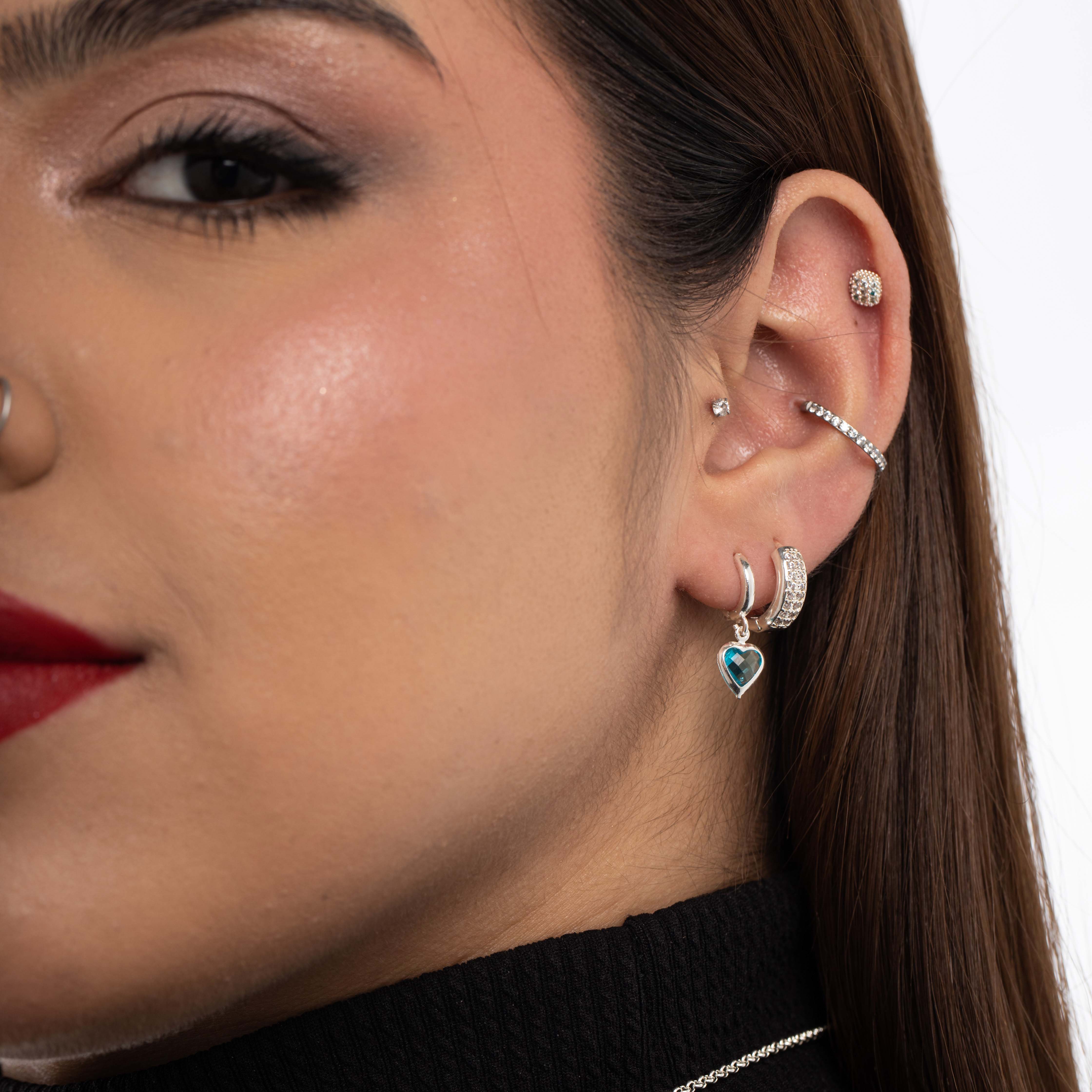 BRINCO ARGOLA DE CLICK COM PENDURICALHO CORAÇÃO VERDE AGUA - BANHADO A PRATA 925