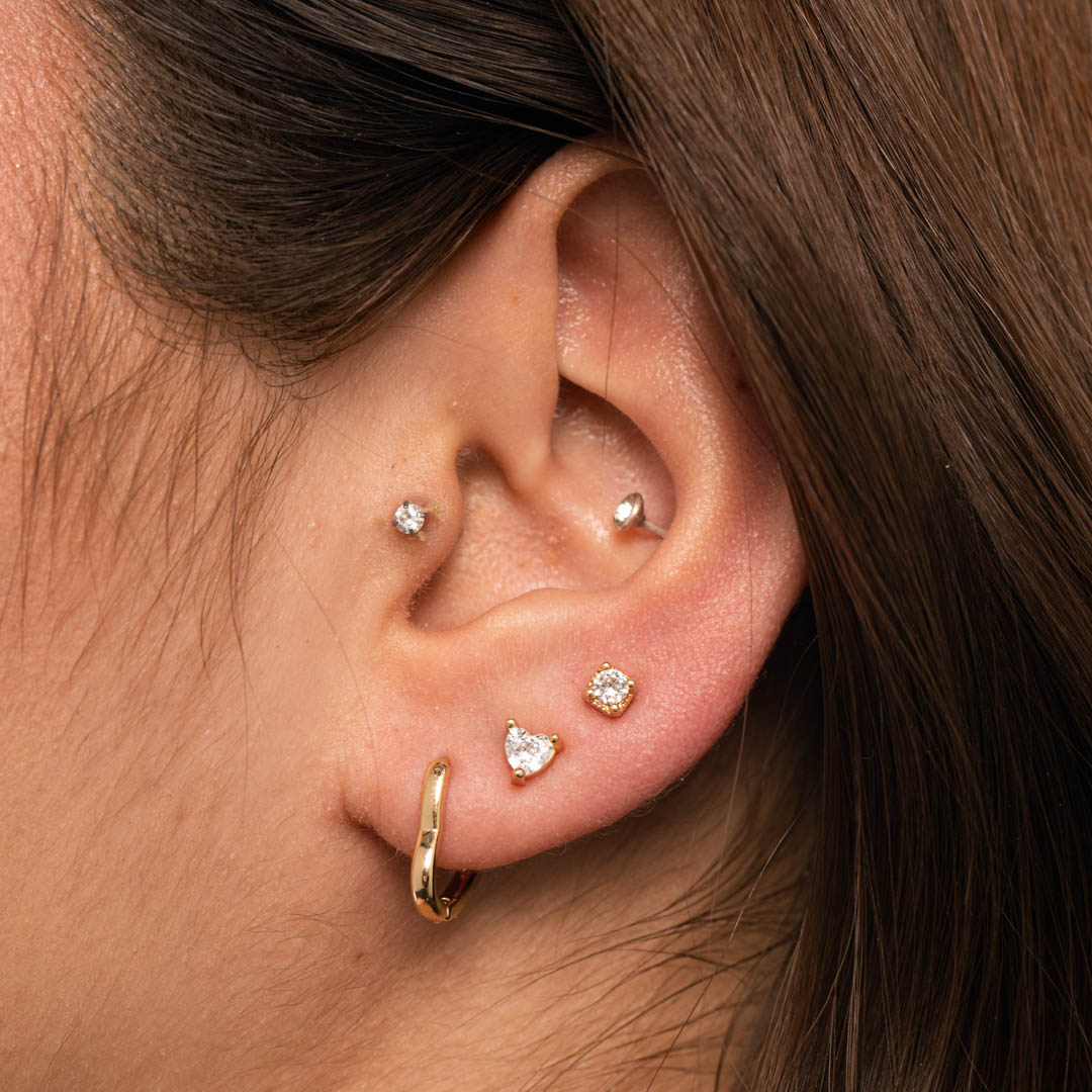 BRINCO ARGOLA CORAÇÃO VAZADO LISO DE CLICK PEQUENA - BANHADO A OURO 18K