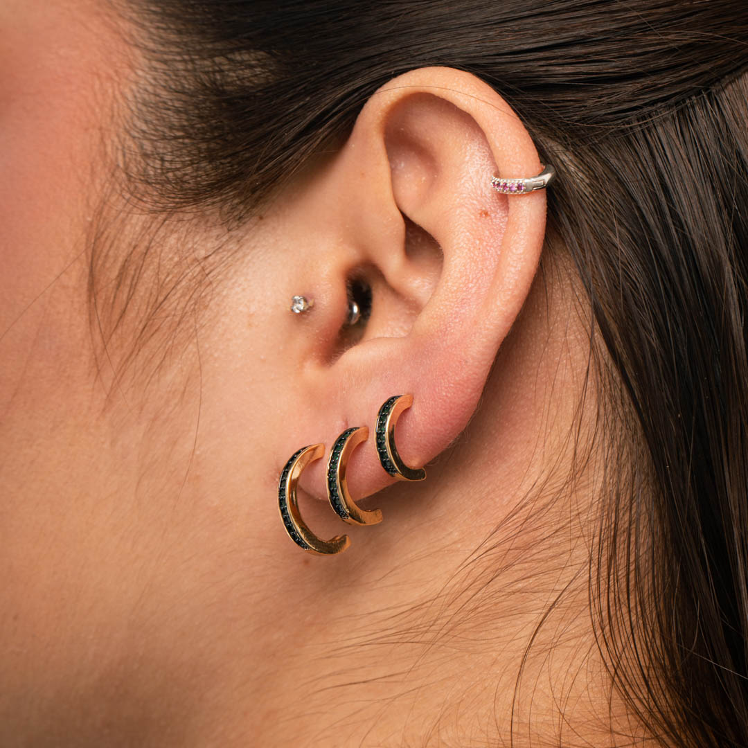 BRINCO ARGOLA 1 FILEIRA ZIRCÔNIA VERDE DE TARRACHA GRANDE - BANHADO A OURO 18K