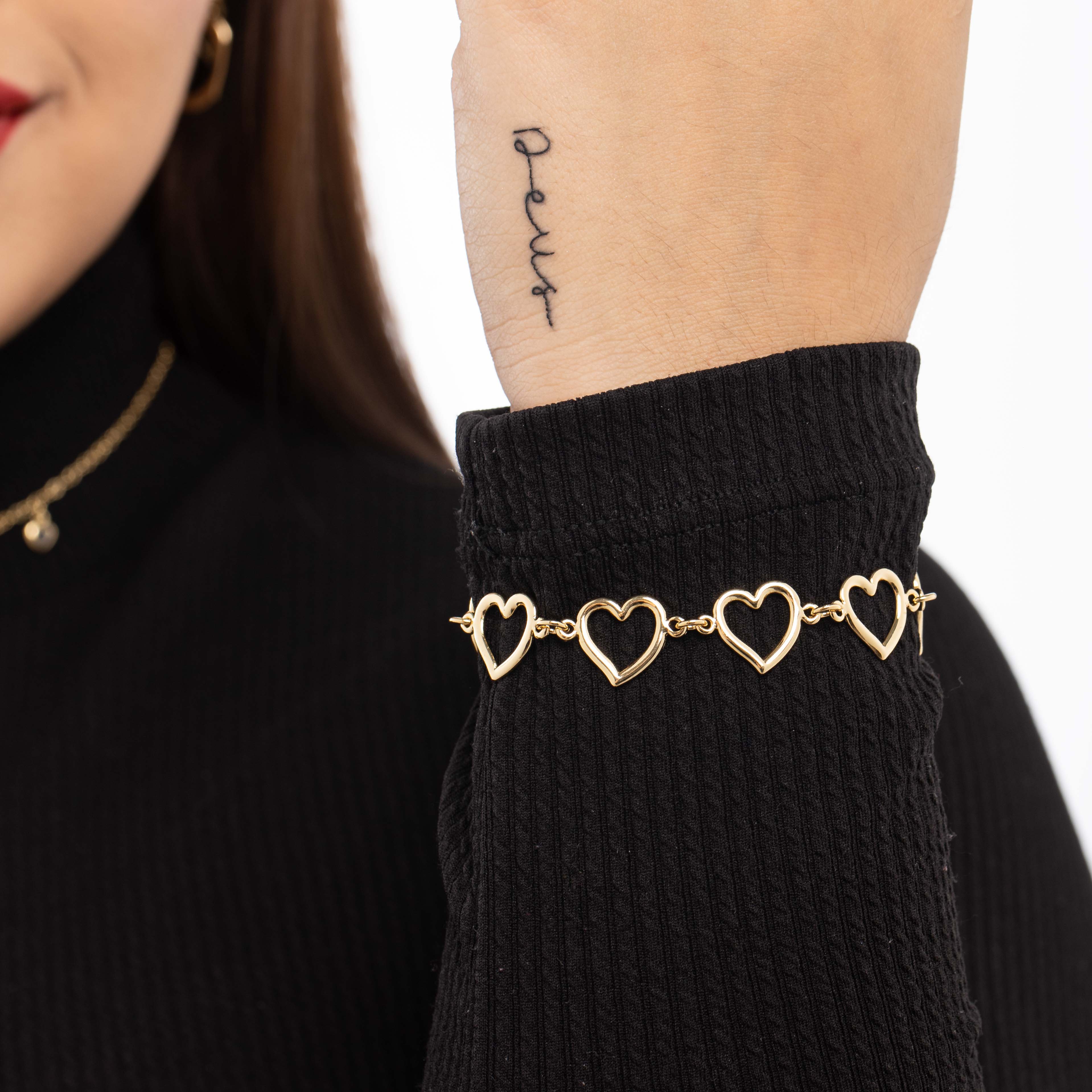 PULSEIRA CORAÇÕES VAZADOS TORTO COM EXTENSOR - BANHADO A OURO 18K