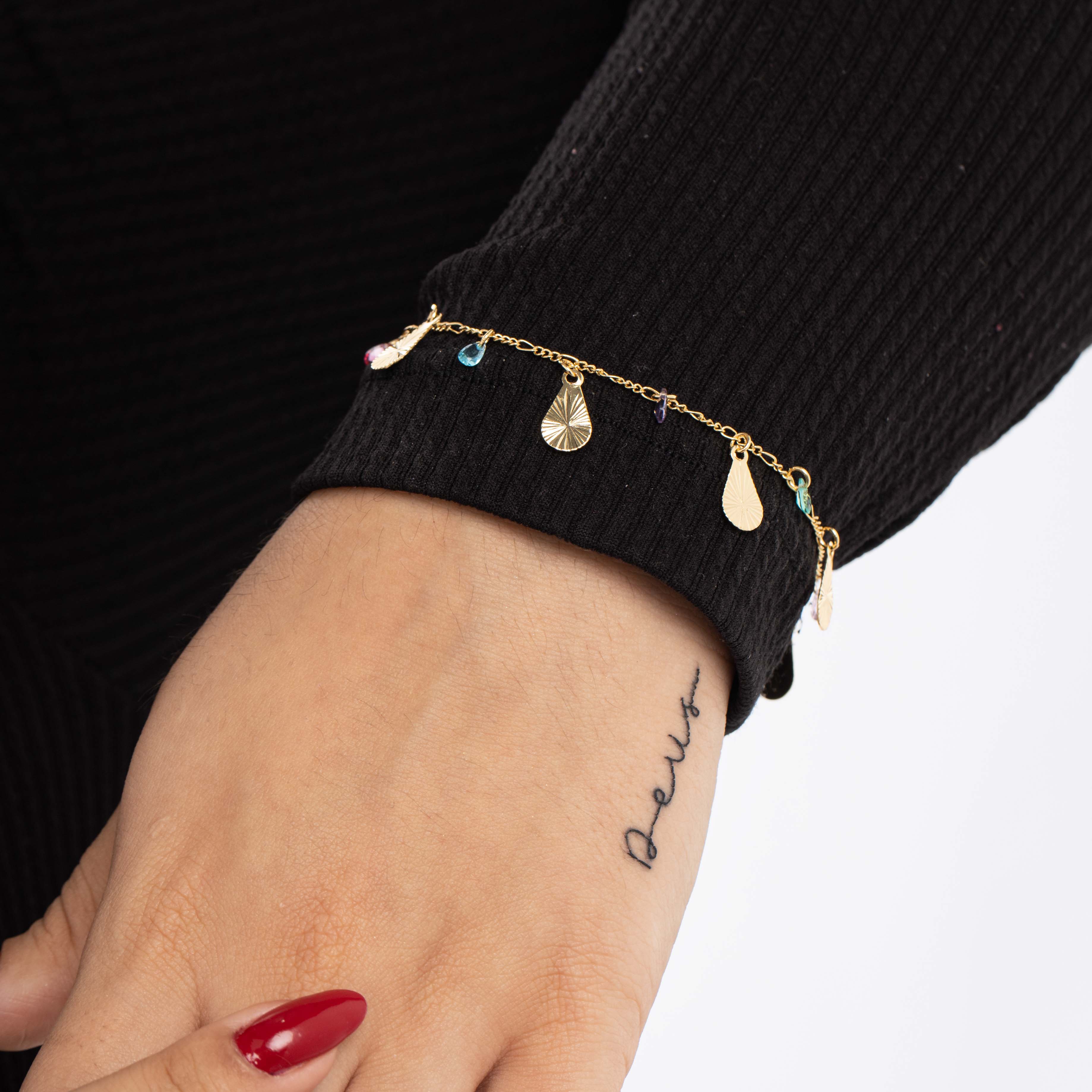 PULSEIRA COM PENDURICALHO MEDALHA GOTA E ZIRCONIA COLORIDA COM EXTENSOR - BANHADO A OURO 18K