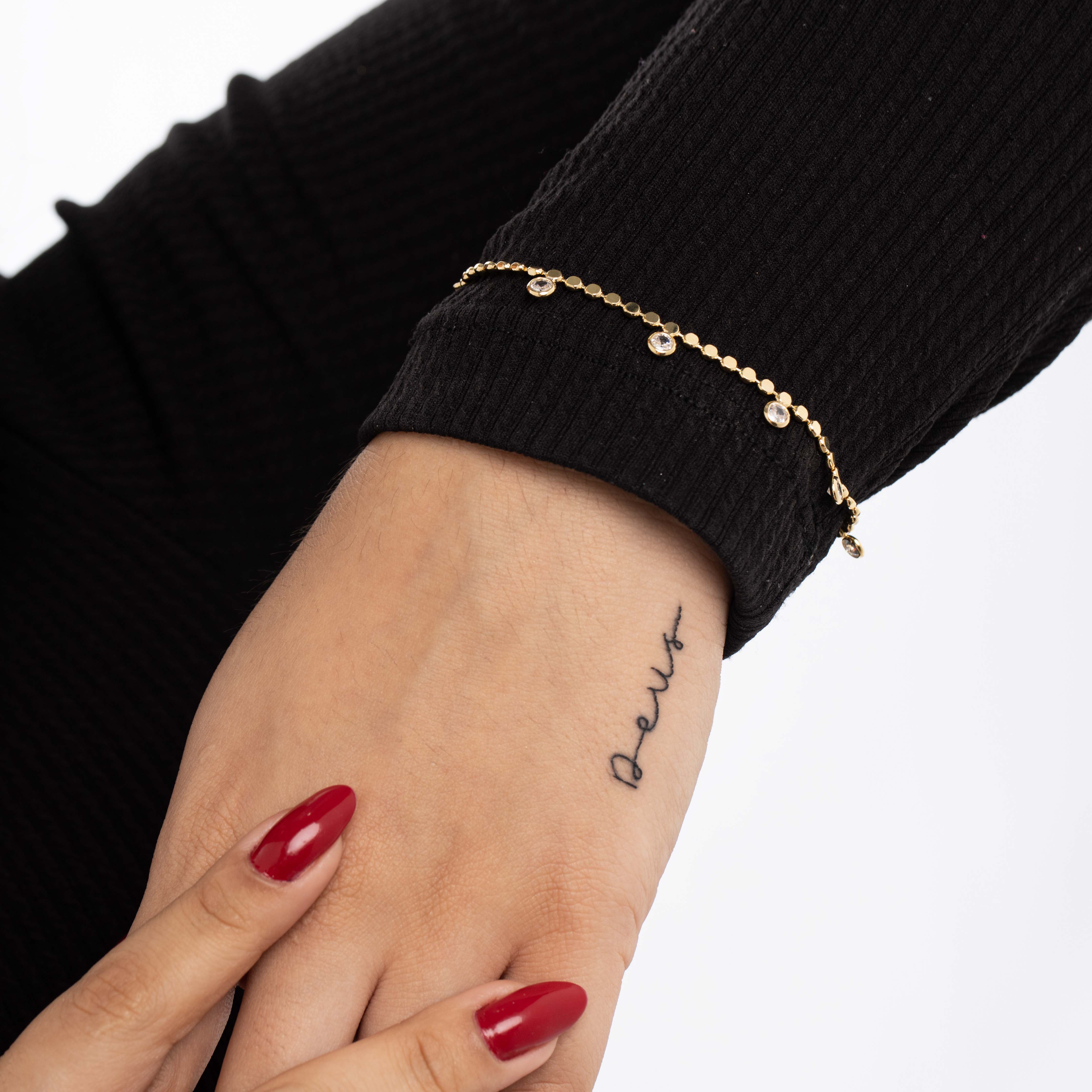 PULSEIRA PONTILHADA LISA COM PENDURICALHO PONTO DE LUZ ACRILICO CRISTAL COM EXTENSOR - BANHADO A OURO 18K