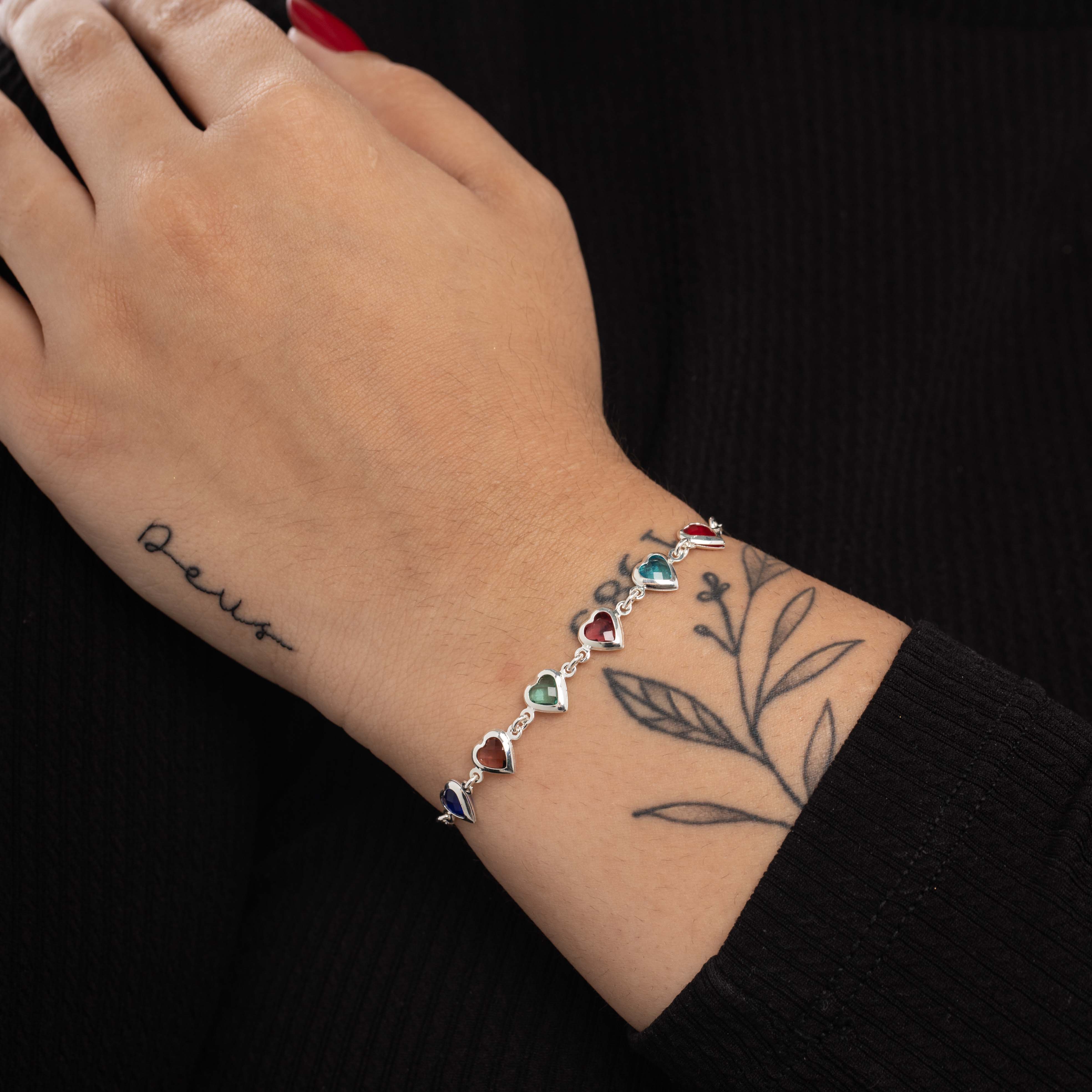 PULSEIRA CARTHIE COM SEQUENCIA DE CORAÇÕES COLORIDOS E EXTENSOR - BANHADO A PRATA 925