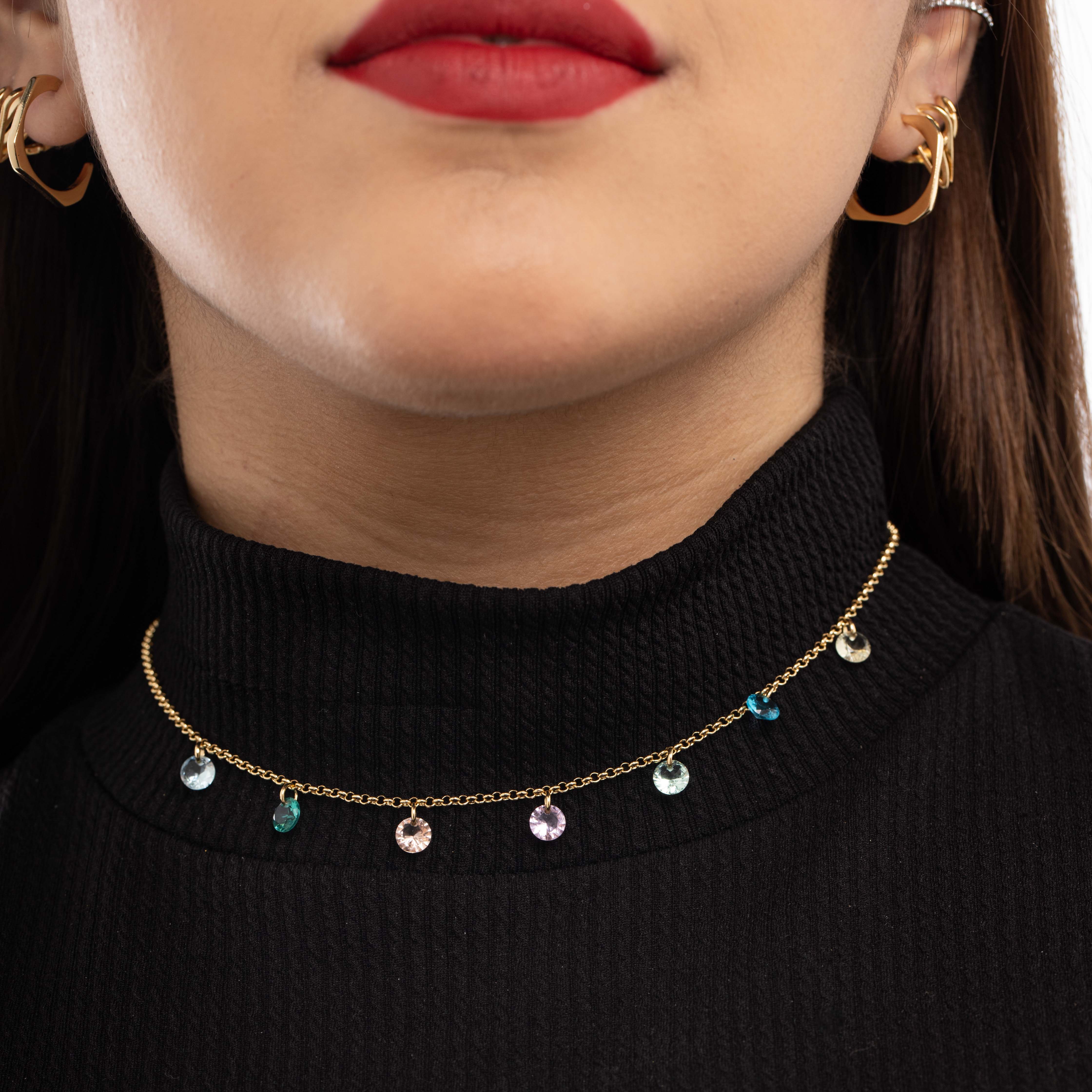 CHOKER CORRENTE ELO PORTUGUES FINO  COM PONTO DE LUZ ZIRCONIA COLORIDA E EXTENSOR   - BANHADO A OURO 18K