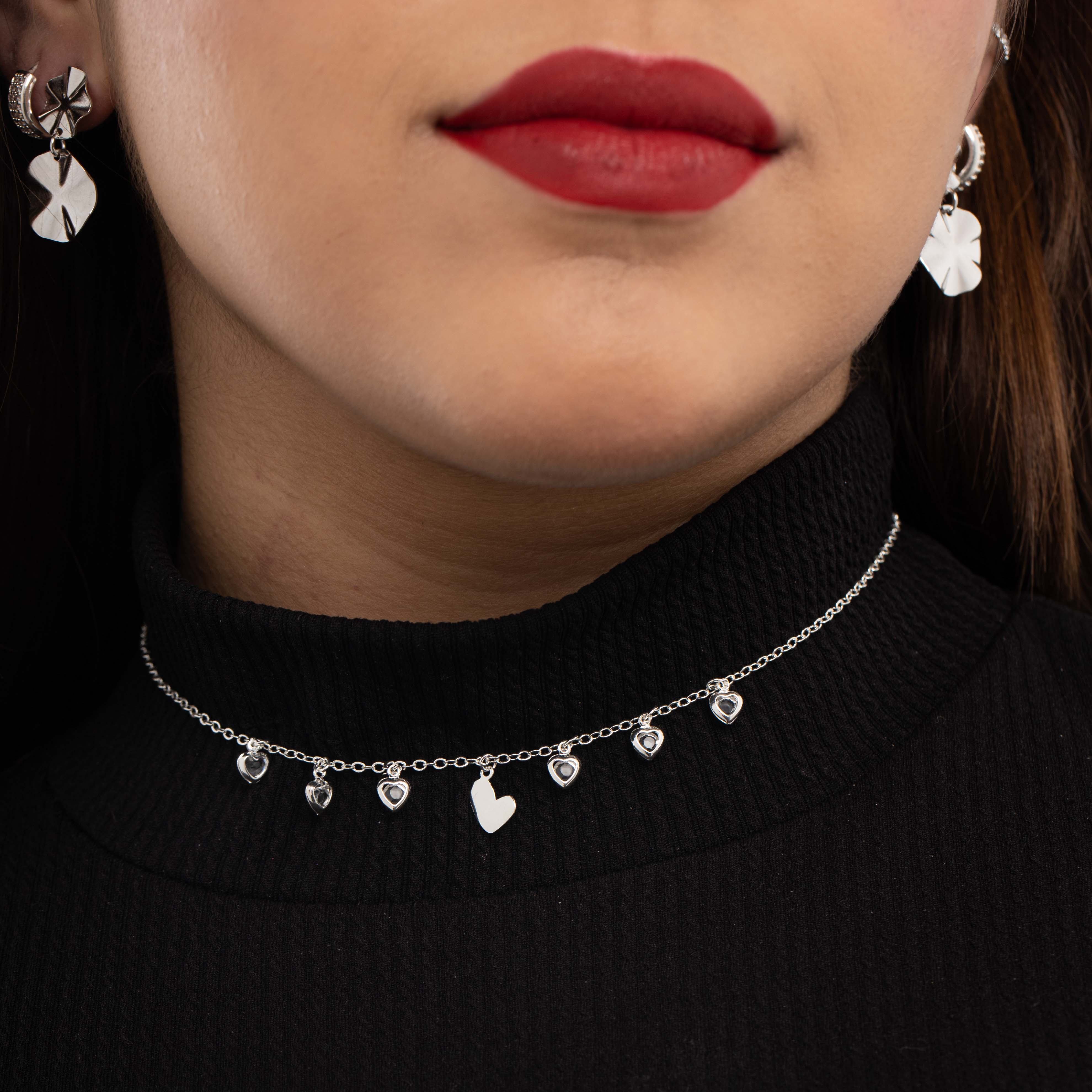 CHOKER CORRENTE ELO PORTUGUES FINO COM PONTO DE LUZ CORAÇÃO CRISTAL E CORAÇÃO CHEIO VAZADA COM EXTENSOR   - BANHADO A PRATA 925