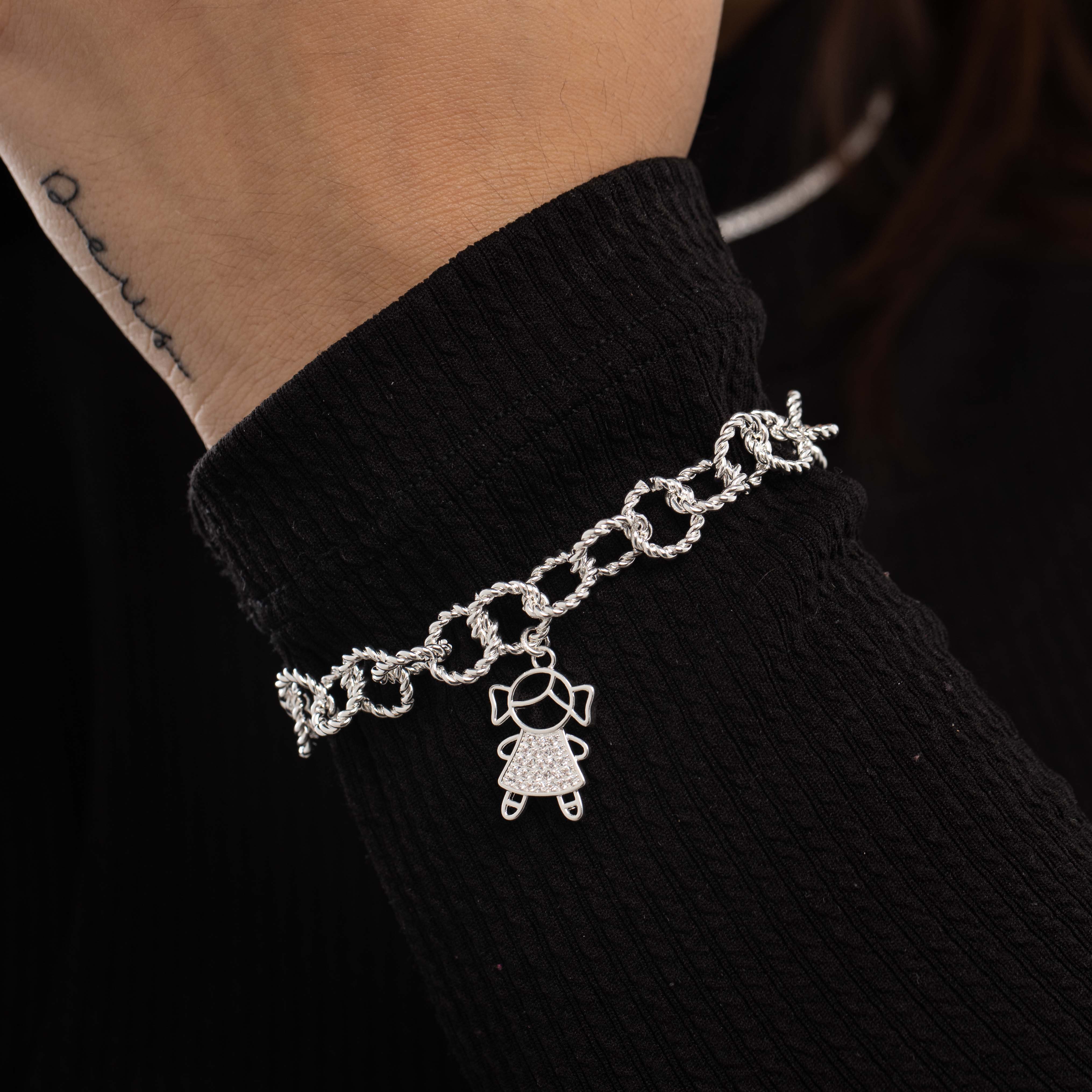 PULSEIRA ELO REDONDO TRABALHADO COM 2 MENINA CRAVEJADA ZIRCÔNIA CRISTAL- BANHADO A PRATA 925