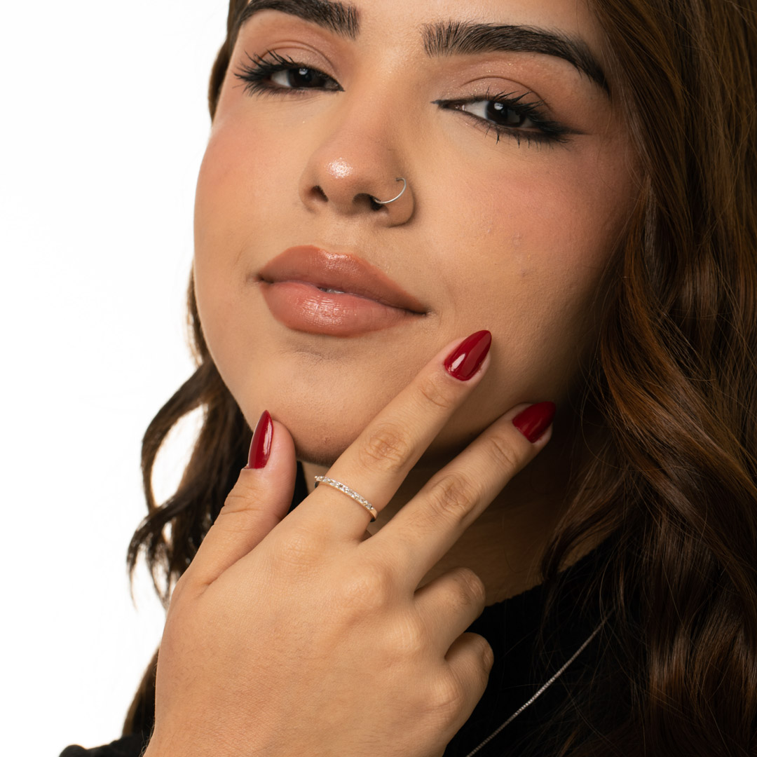 ANEL ARO LISO COM BOLINHAS E NAVETE CRISTAL Nº24- BANHADO A PRATA 925