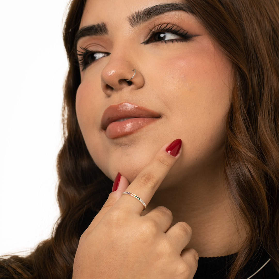 ANEL APARADOR COM MICRO ZIRCÔNIA CRAVEJADA QUADRADA COLORIDA Nº21- BANHADO A PRATA 925