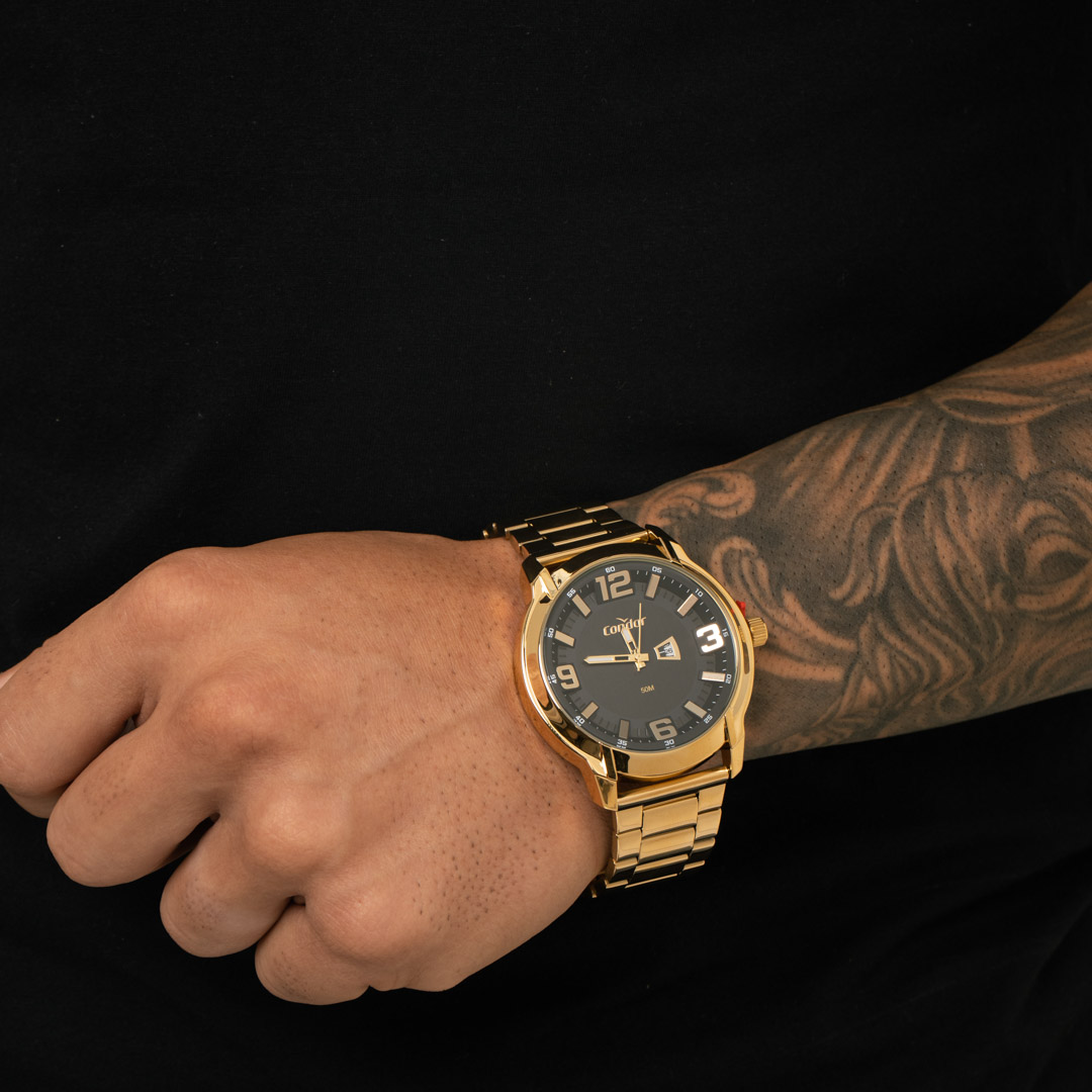 RELÓGIO CONDOR MASCULINO DOURADO REDONDO COM FUNDO PRETO E PULSEIRA EM AÇO COM BRINDE - COR OURO