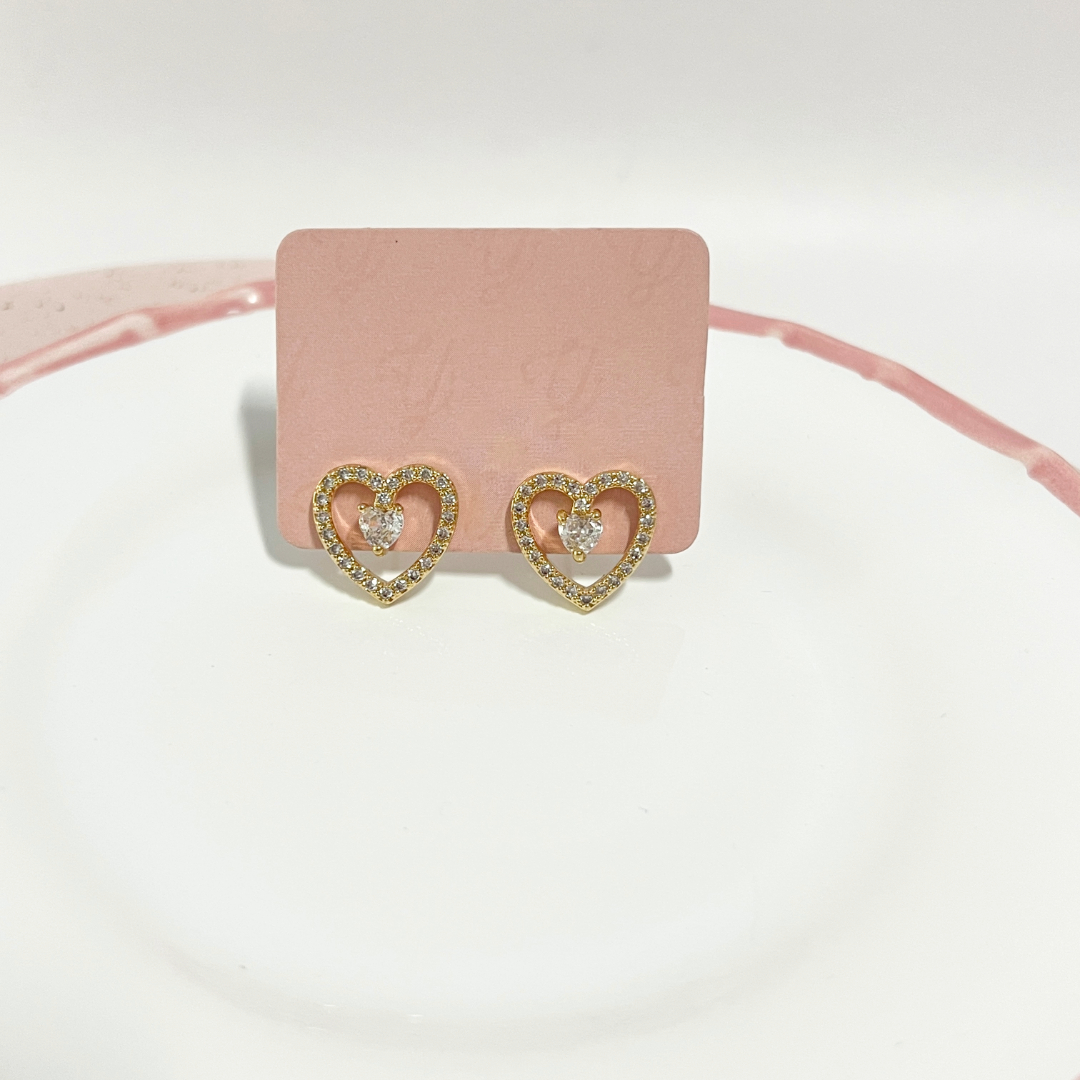 BRINCO CORAÇÃO CRAVEJADO COM CORAÇÃO DE ZIRCONIA BRINCO CORAÇÃO CRAVEJADO COM CORAÇÃO DE ZIRCONIA
