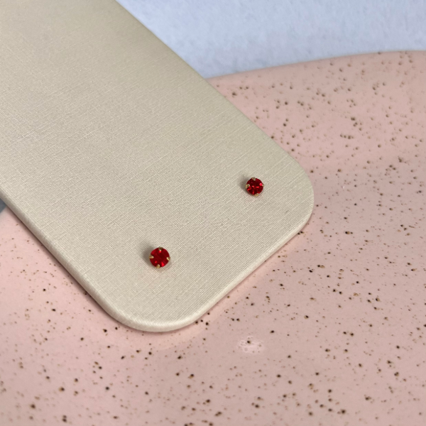 BRINCO PONTO DE LUZ VERMELHO 4MM COM TARRACHA BABY