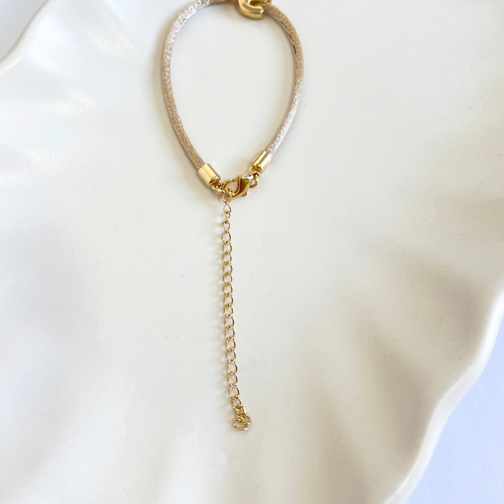 PULSEIRA FIO DE CERA COM PINGENTE DE LETRA - N