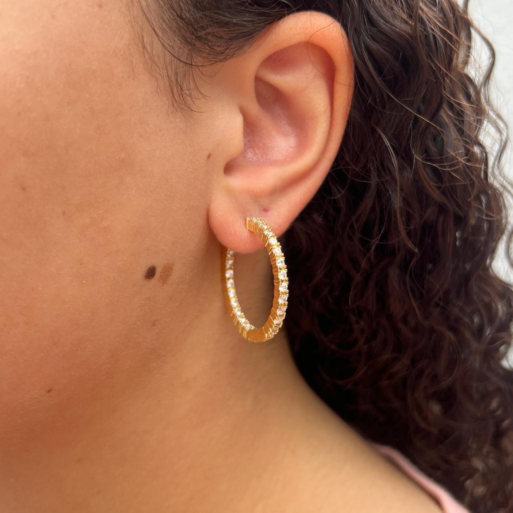 BRINCO ARGOLA FINA CARVEJADA DENTRO E FORA 3CM BRINCO ARGOLA FINA CARVEJADA DENTRO E FORA 3CM