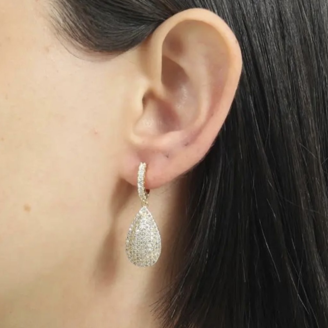 BRINCO FESTA GOTA ZIRCÔNIAS