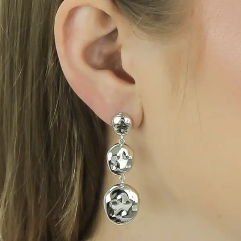 BRINCO PENDURADO OVAL ORGÂNICO