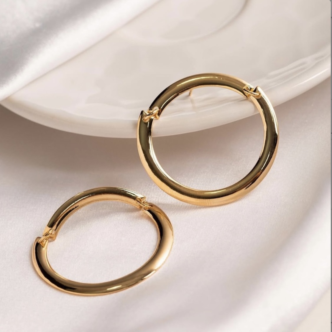 BRINCO REDONDO VAZADO