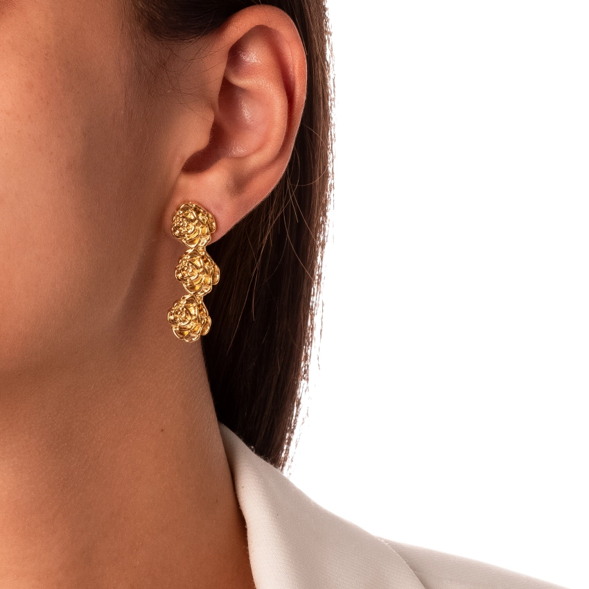 BRINCO TRÊS FLORES LISAS