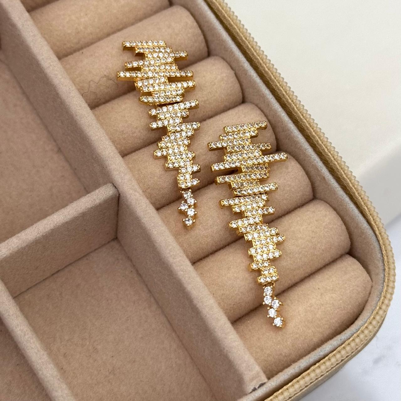 BRINCO CASCATA ZIRCÔNIAS