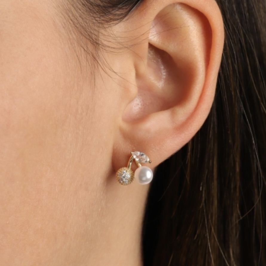 BRINCO CEREJA COM PÉROLAS E ZIRCÔNIAS