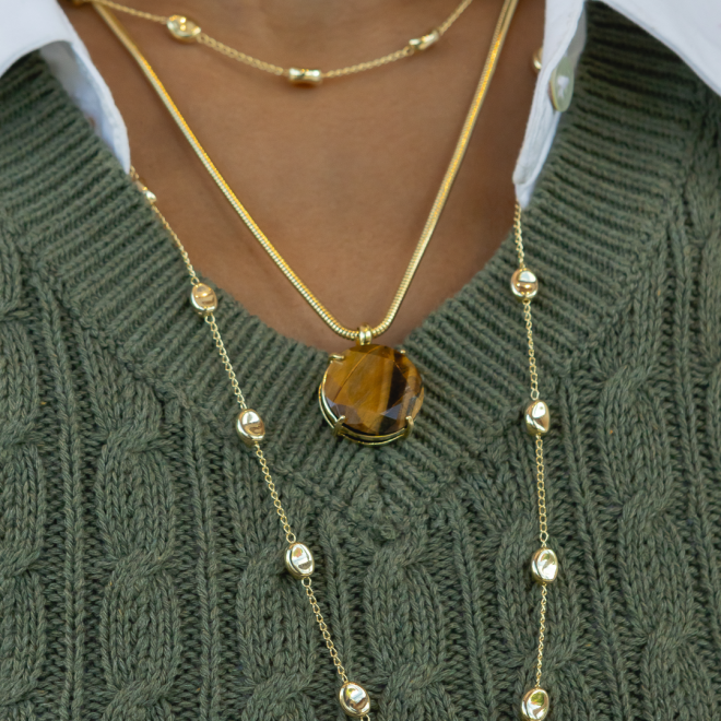 COLAR COM ESFERAS OVAIS INTERCALADAS