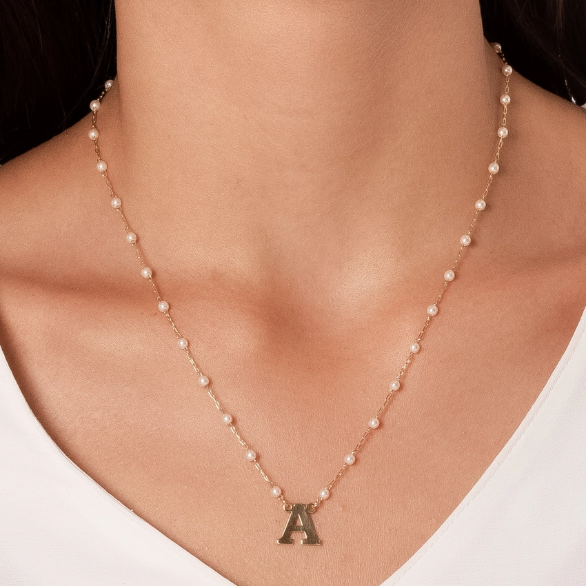 COLAR PÉROLAS LETRA A