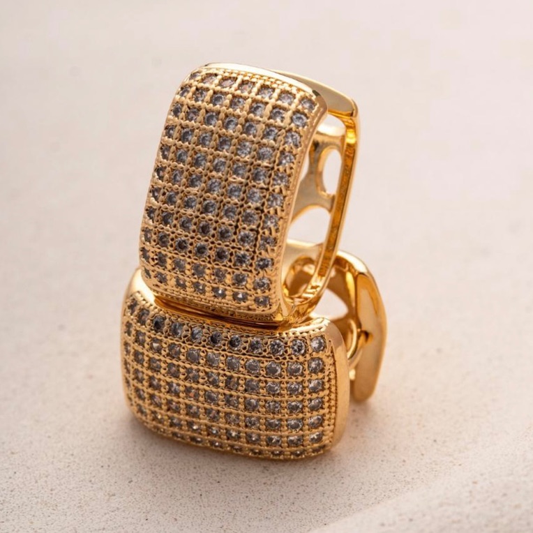 ARGOLA RETANGULAR MICROZIRCÔNIAS CRISTAIS