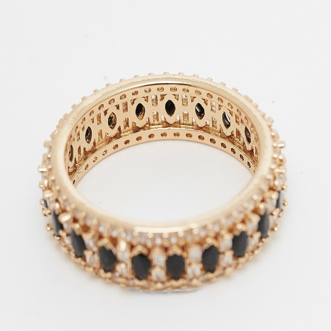 ANEL ZIRCÔNIAS COM NAVETES PRETAS