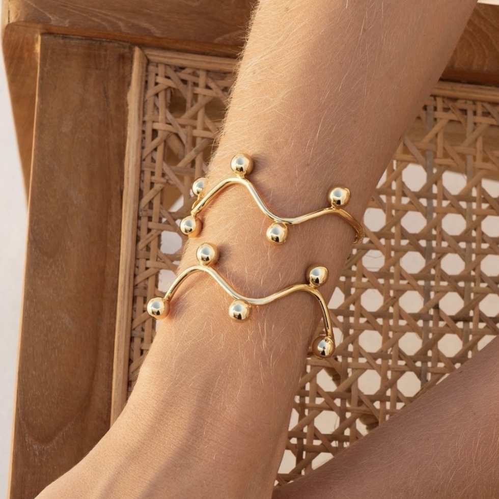 BRACELETE ONDULADO COM ESFERAS