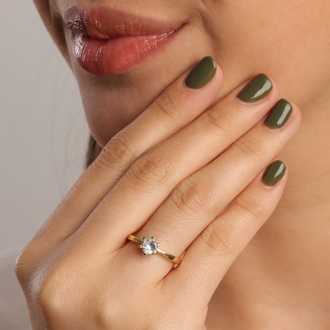 ANEL SOLITÁRIO COM ZIRCÔNIA CENTRAL LAPIDADA