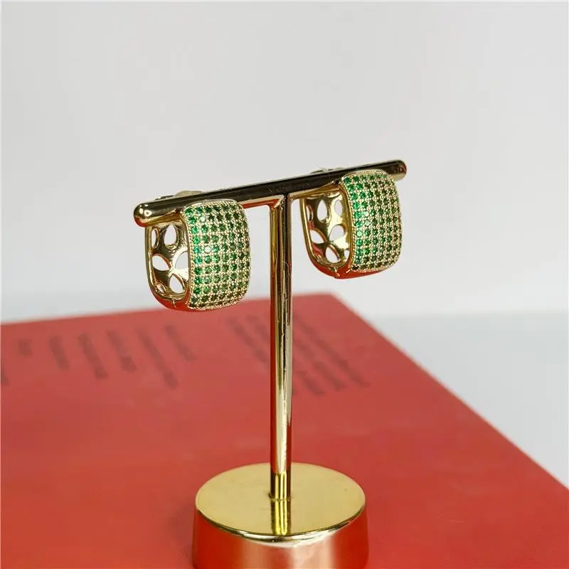 ARGOLA RETANGULAR MICROZIRCÔNIAS VERDES