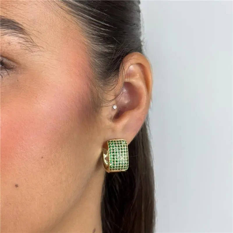 ARGOLA RETANGULAR MICROZIRCÔNIAS VERDES