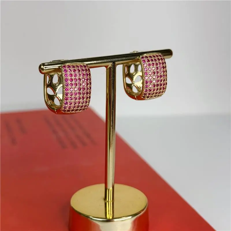 ARGOLA RETANGULAR MICROZIRCÔNIAS ROSA