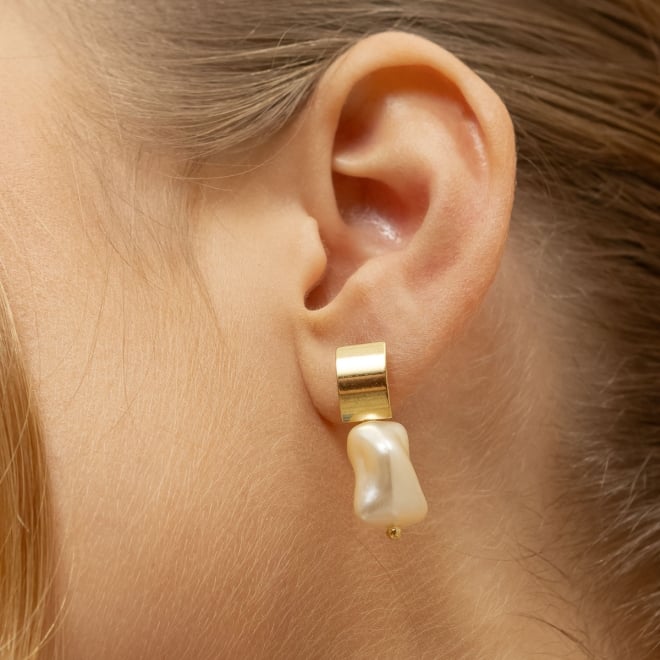 BRINCO PÉROLAS COM DETALHES IRREGULARES