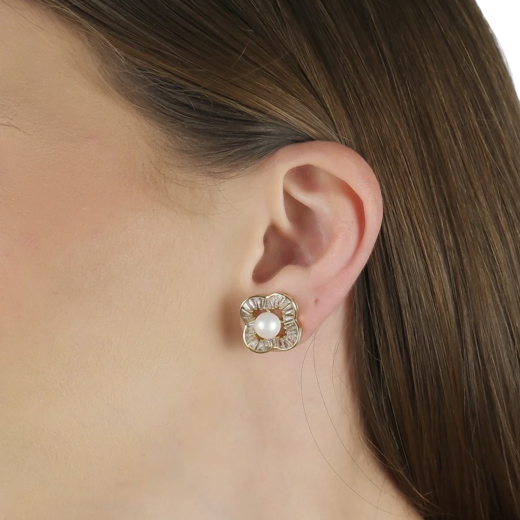 BRINCO TREVO PÉROLA SHELL VOLTA ZIRCÔNIAS BAGUETES