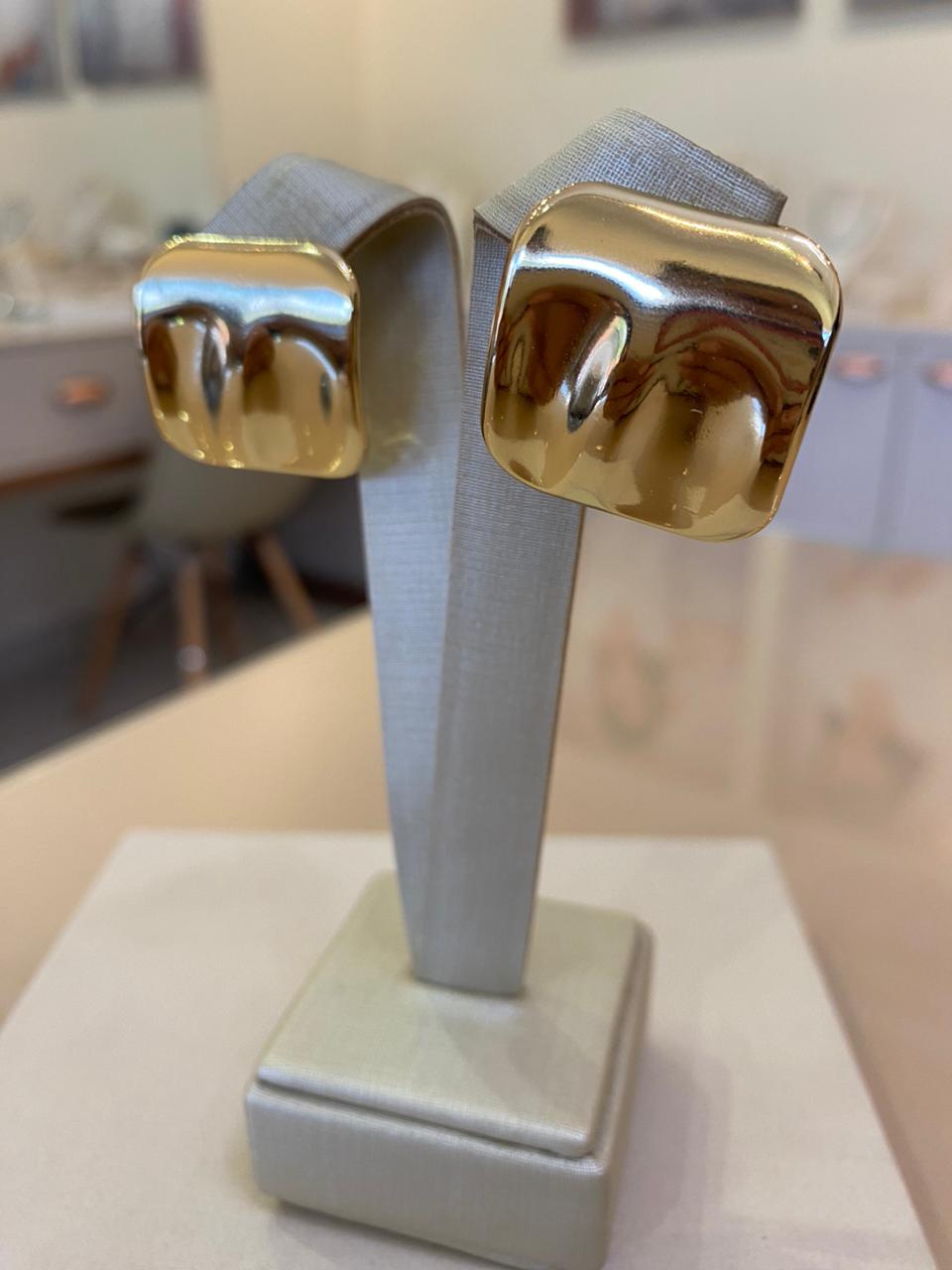 BRINCO QUADRADO ORGÂNICO ABAULADO