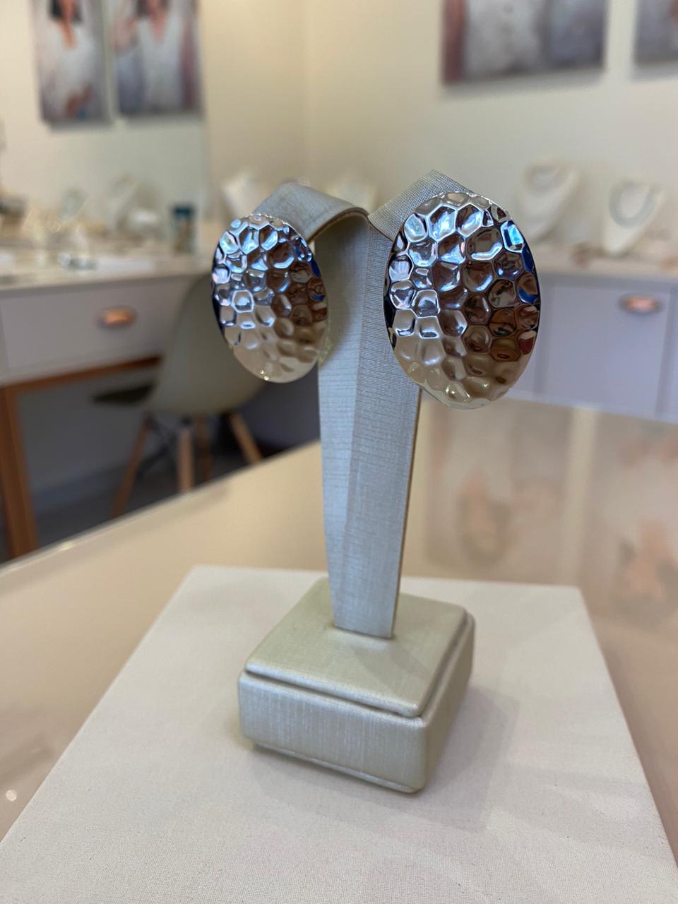 BRINCO BOTÃO OVAL BANHO DIAMANTE